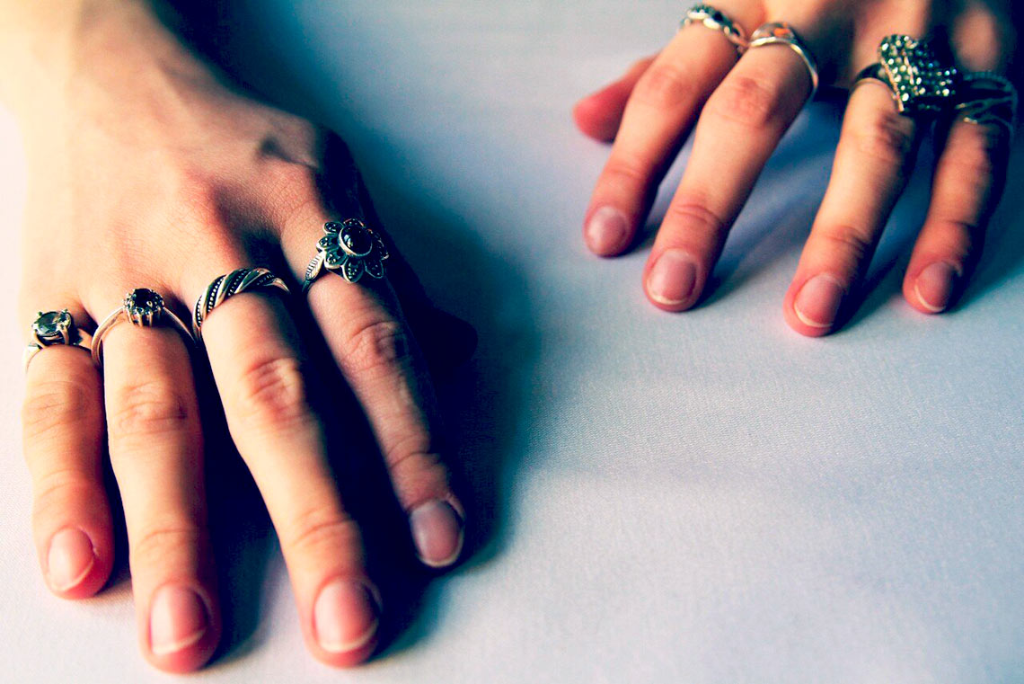 На каком пальце носят перстень мужчины и женщины